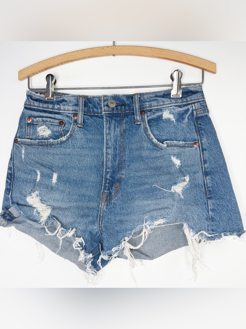 Abercrombie & Fitch The Mom Short High Rise Distressed Cut Off 27 4